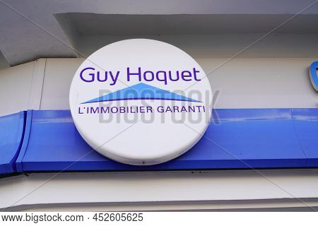 Bordeaux , Aquitaine  France - 03 27 2022 : Guy Hoquet Logo And Text Sign Front Wall Facade Office O