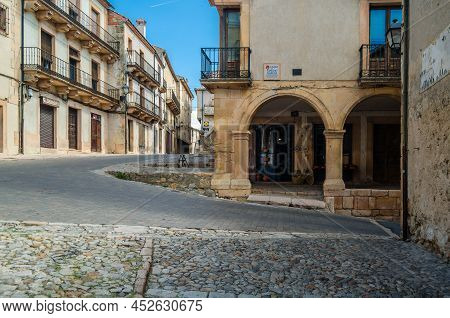 Sepulveda, Spain - September 12, 2021: Architecture In The Medieval Town Of Sepulveda, One Of The Mo