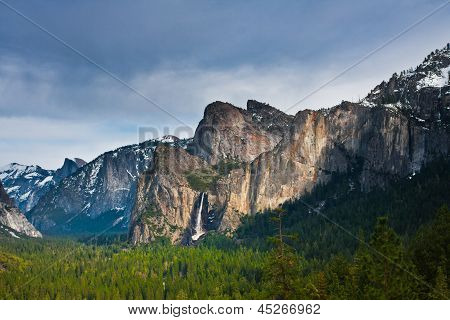 ภูมิทัศน์ที่สวยงามในอุทยานแห่งชาติโยเซมิตี รัฐแคลิฟอร์เนีย