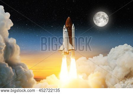 Spaceship Lift Off. Space Shuttle With Smoke And Blast Takes Off Into Space On A Background Of Sunse