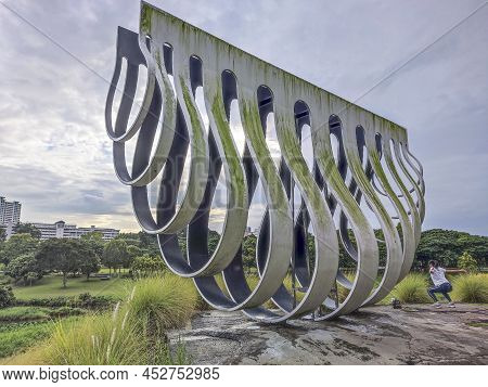 Singapore- 9 Apr, 2022: Metal Sculpture Frame From Bishan-ang Mo Kio Park In Singapore. It Is One Of