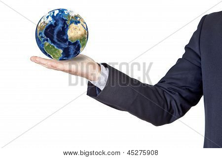 ถือโลกในมือนักธุรกิจ