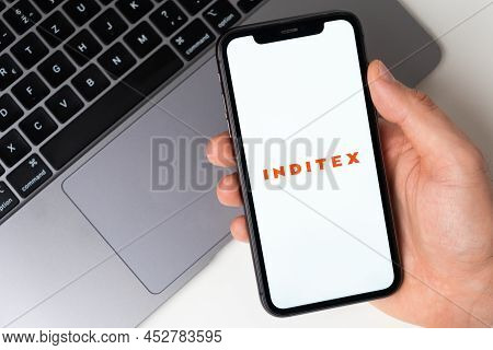 Inditex Mobile Application On The Smartphone Screen. Make Purchases While Sitting At Home Using A Mo