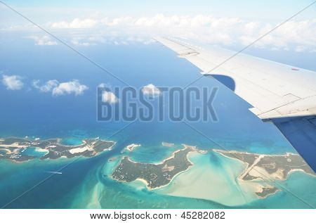 Letecký pohled Exuma Cays. Bahamy