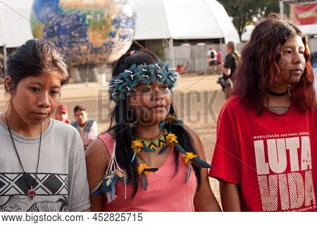Brasilia, Df, Brazil-april 13, 2022: Indigenous Natives From All Over Brazil, Descend Upon Brasilia,