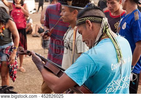 Brasilia, Df, Brazil-april 13, 2022: Indigenous Natives From All Over Brazil, Descend Upon Brasilia,
