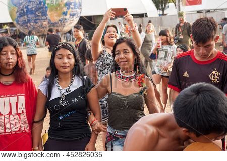 Brasilia, Df, Brazil-april 13, 2022: Indigenous Natives From All Over Brazil, Descend Upon Brasilia,