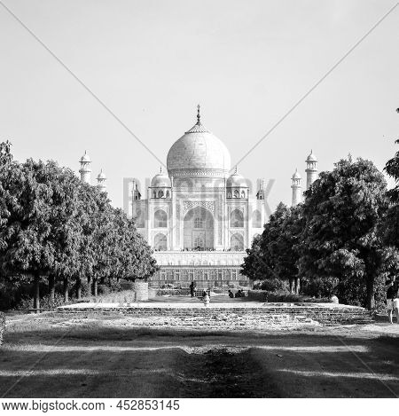 Taj Mahal One Of The Wonder Of The World View From Mehtab Bagh Garden Side, Taj Mahal, Agra, Uttar P