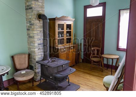 Manitowoc, Wi Usa  June 20 2015: Pinecrest Historical Village - History Of America