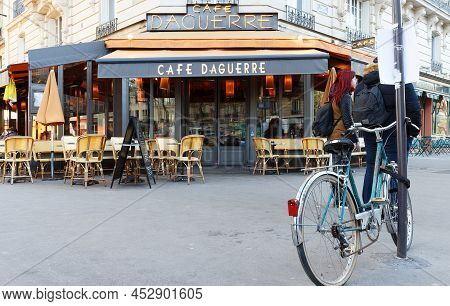 Paris, France-april 03 , 2022 : The Traditional French Cafe Daguerre Located At The Busy Denfert-roc