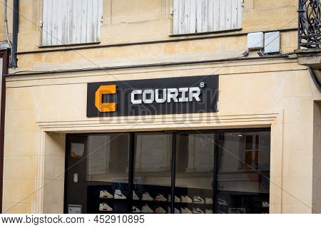 Bordeaux, France - February 21, 2022: Logo Of Courir In Front Of Their Store For Bordeaux. Courir Is