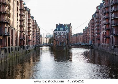 Vista en un canal en la Speicherstadt