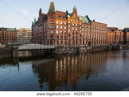 Vista en un canal en la Speicherstadt