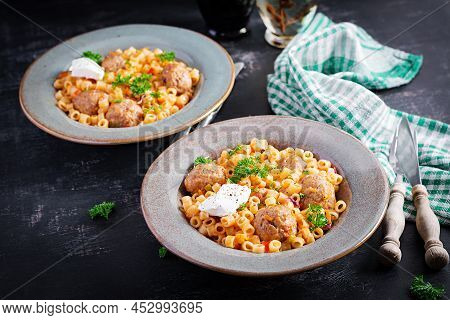 Italian Traditional Ditalini Pasta With Meatballs In Tomato Sauce And Vegetables In Bowl. Ditalini P