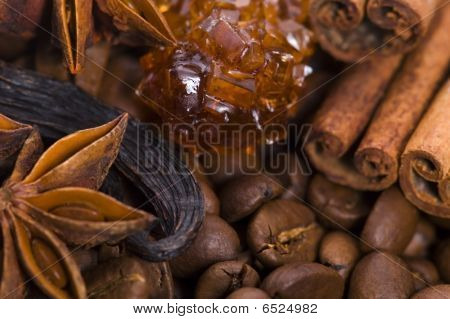 Aroma Kaffee. Zutaten. Coffe Beens, Anis, Zimt, Zucker