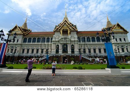 Traveler Take A Photo Is A Gift At Chakri Maha Prassat Hall In Gland Palace