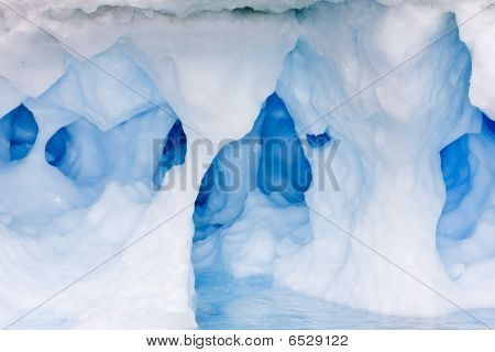 blau Eishöhle