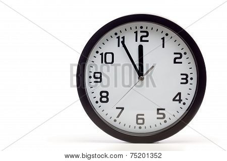 Black Analog Clock