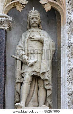 ZAGREB, CROATIA - SEPT 26: Statue of St. Ladislaus the king on the portal of the cathedral dedicated to the Assumption of Mary and to kings Saint Stephen and Saint Ladislaus in Zagreb on Sept 26, 2013