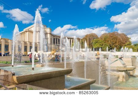 Warsaw Fountain Paris