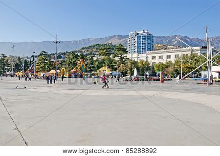Entertainment For Children On The Waterfront In Yalta