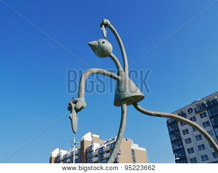 Bronze sculpture in Scheveningen