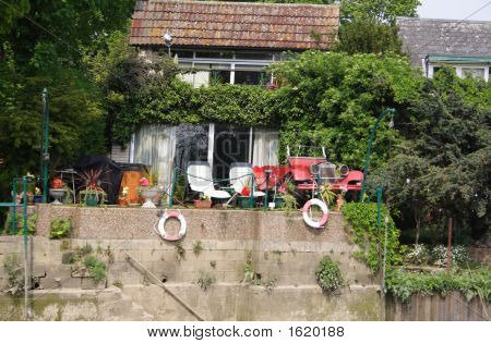 L'auto In giardino