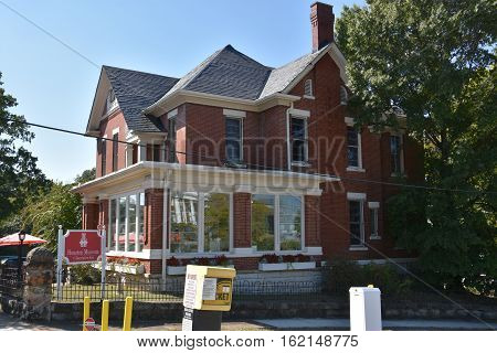 CHATTANOOGA, TN - OCT 5: Bluff View Arts District in Chattanooga, Tennessee, as seen on Oct 5, 2016.  Bluff View Art District is a historic neighborhood filled with restaurants, a coffee house, art gallery, historic Bed & Breakfast, and plenty of gardens,
