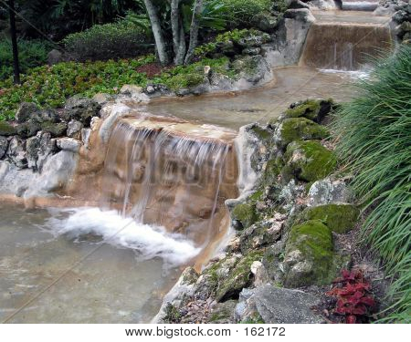 Kleiner Wasserfall