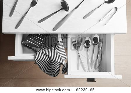 Chest of drawers with cutlery set, top view
