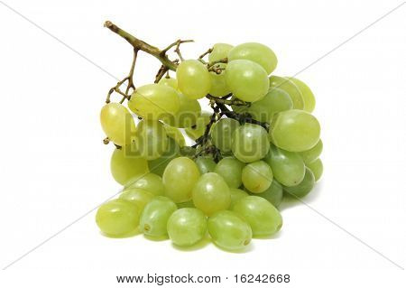  uva verde isolato su sfondo bianco