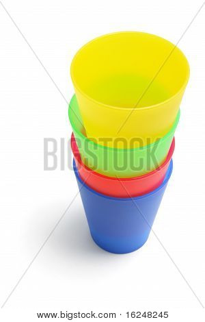Plastik bardak yığını