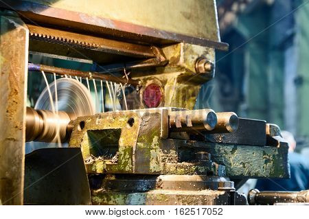 Horizontal Milling Machine. Milling process using a disk cutter.