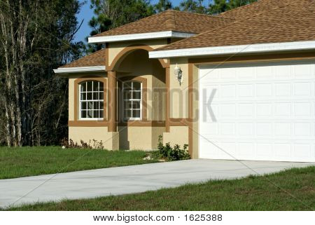 Marrom e branco casa