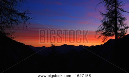 Solnedgangen Over bjergene
