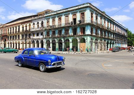 old car and building in Cuba Havana