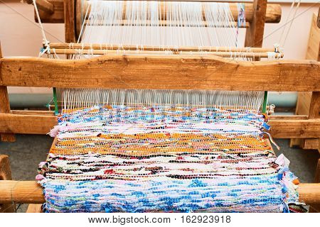 The process of manufacturing textiles on a loom