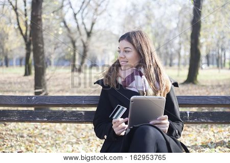 Young business woman in the park buys