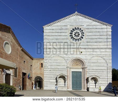 Lucca, Italy- September 26, 2018: The Church Of San Francesco (chiesa S. Francesco) Is Situated In T