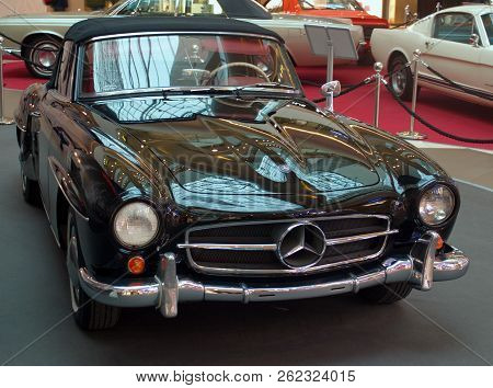Saint Petersburg, Russia -september 07, 2018: Exhibition Of Old Cars In The Mall. Mercedes Benz Sl-1