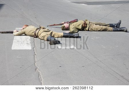 Belarus, Gomel. May 9, 2018. Victory Day.historical Reconstruction In 1945, Capture Of The Reichstag
