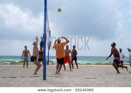 pallavolo sulla spiaggia