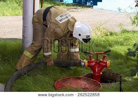 Surgut GRES-2. FIRE-FIGHTING PART -134. Surgut, Russia. 09/10/2015. Firefighter connects fire hoses to the fire hydrant. Fire drills at the power plant.