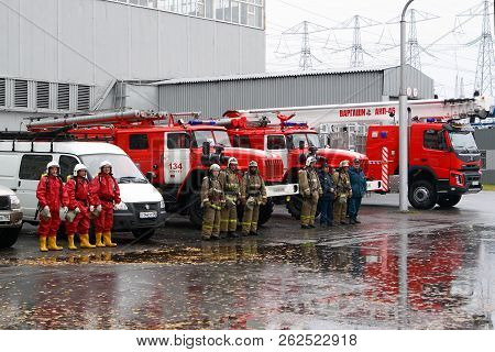 E.ON, Uniper, Surgut GRES-2. FIRE-FIGHTING PART #134. Surgut, Russia. 10/03/2014. Review of fire and rescue vehicles. Beautiful, new fire and rescue vehicles. Fire safety.