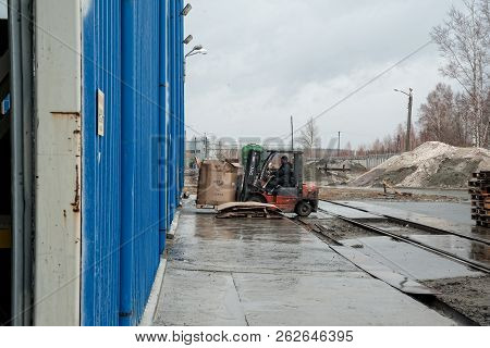 Tyumen, Russia - June 25, 2016: The 5th Open Championship Of Russia On A Plowed Land. Horse Van For 