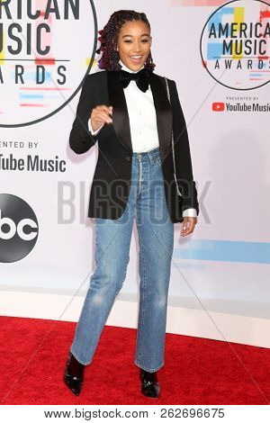 LOS ANGELES - OCT 9:  Amandla Stenberg at the 2018 American Music Awards at the Microsoft Theater on October 9, 2018 in Los Angeles, CA