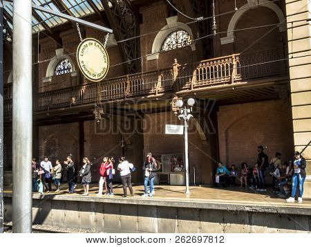 Sao Paulo, Brazil, August 14, 2018. Moving Inside The Luz Station, Trains And Passengers At The Boar