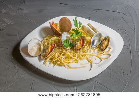 Smooth Clam With Spaghetti, Italian And Mediterranean Cuisine