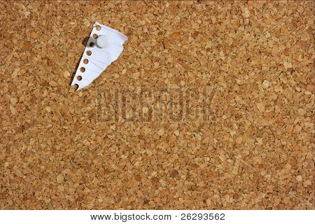 Trama di sughero con un piccolo pezzo di carta strappata