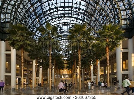 New York, New York/usa - May 20, 2018: Interior Of Brookfield Place Mall During Evening.